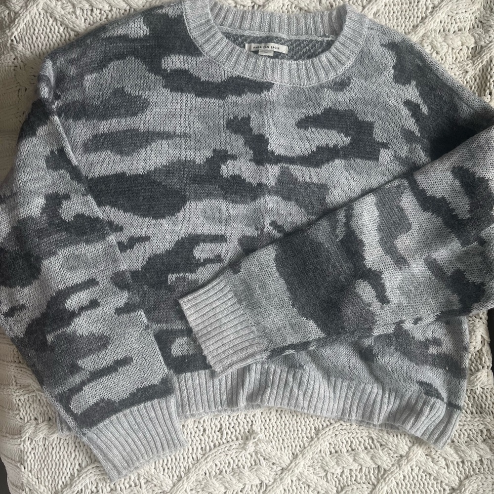 American Eagle Outfitters Gray Patterned Crewneck Sweater